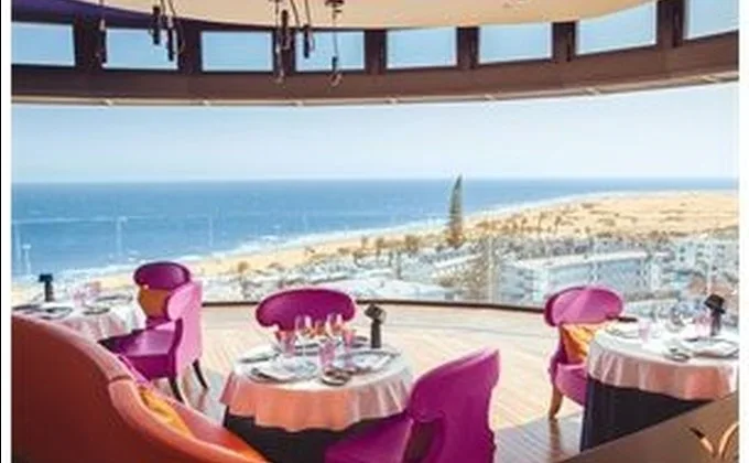 Salle du restaurant 360° avec vue panoramique