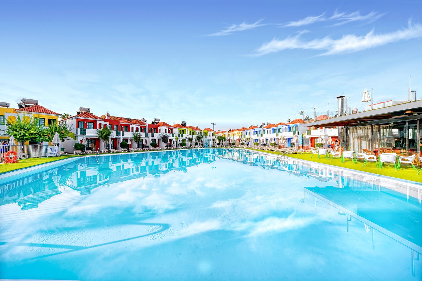 Vue générale de la grande piscine des Bungalows Vistaflor