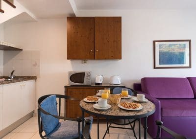 Petit-déjeuner illustré dans un appartement du resort