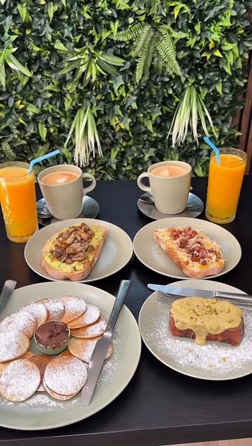 Assortiment de petit-déjeuner d’Oasis Café GC
