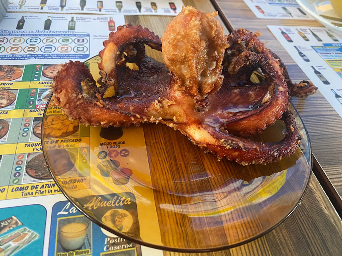 Poulpe frit servi au Bar El Boya