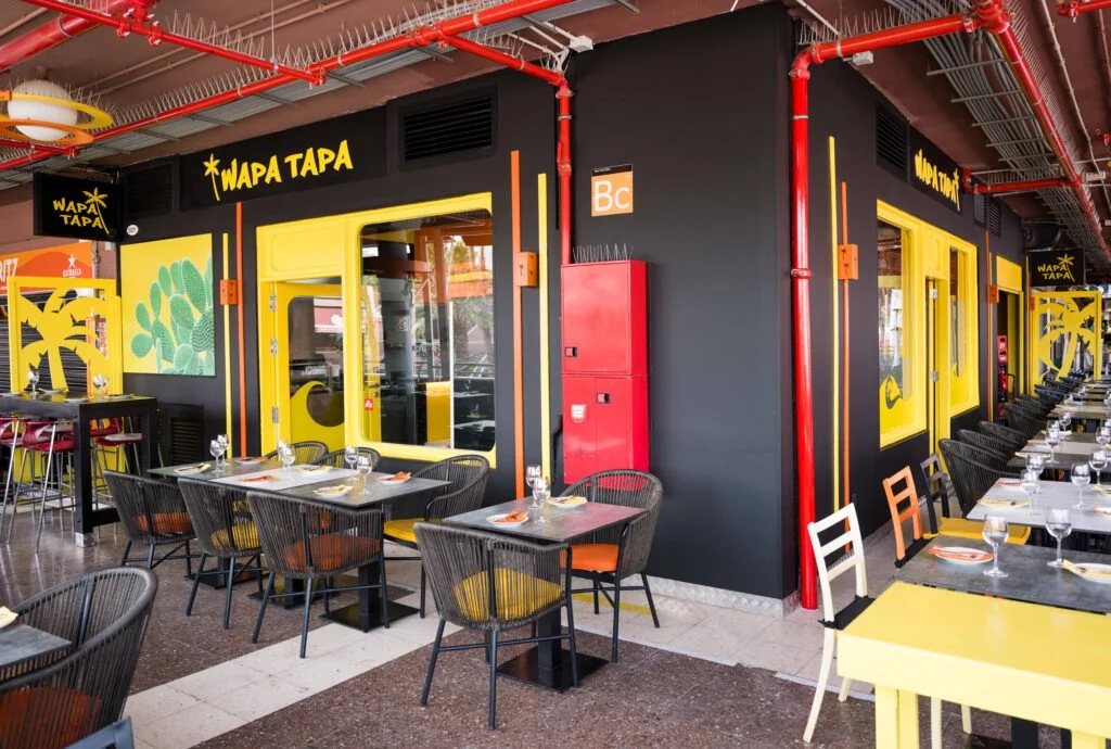 Façade et terrasse de Wapa Tapa