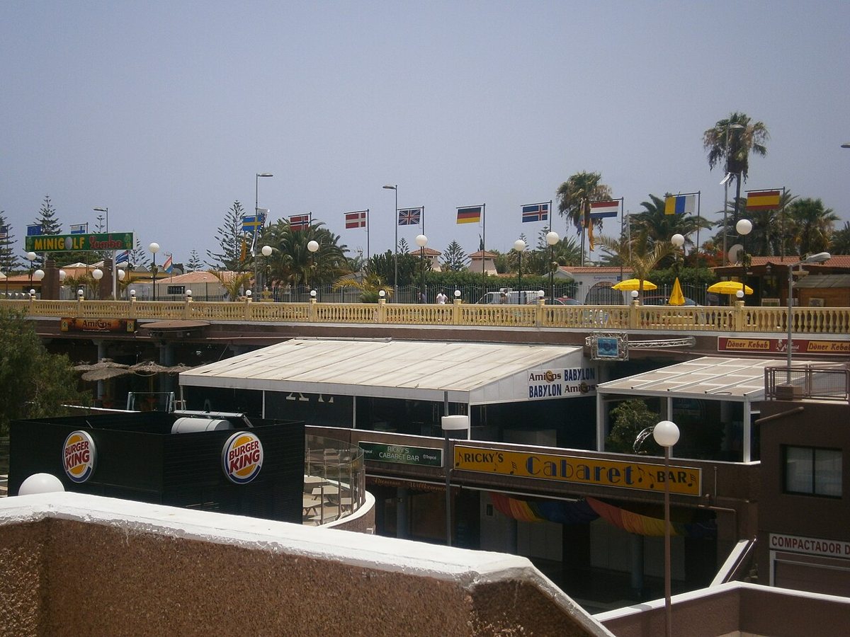 Enseigne de Ricky’s Cabaret Bar (2011) — Jenova20, CC BY-SA 3.0