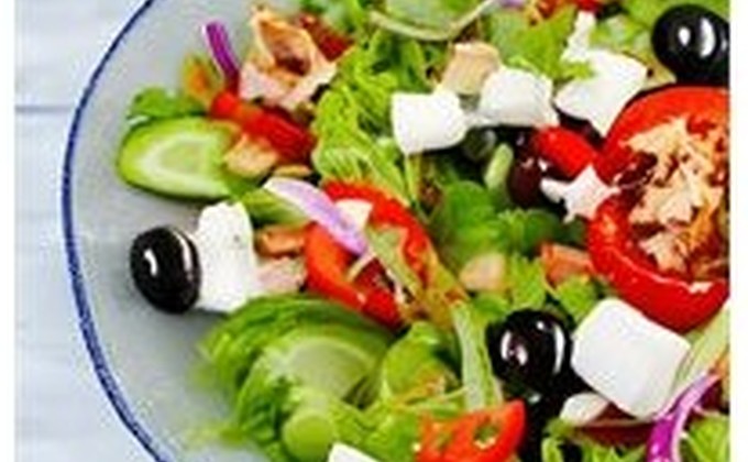 Salade Rustico (feta, concombre, tomate, oignon rouge, olives)